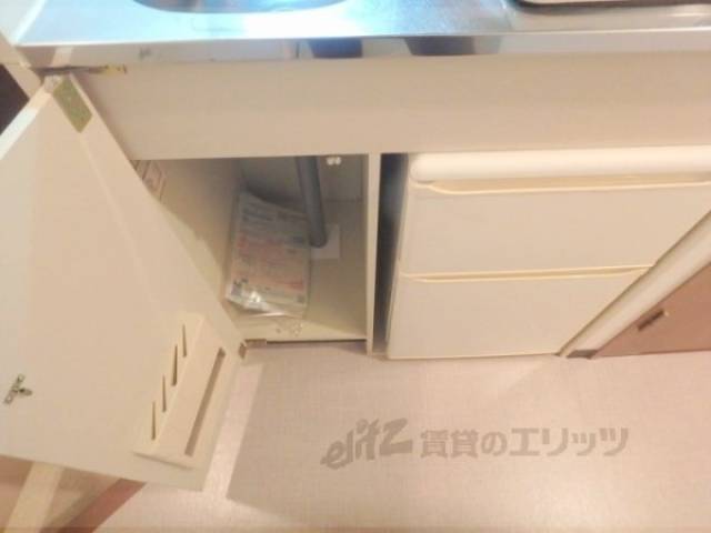 キッチン　収納下部