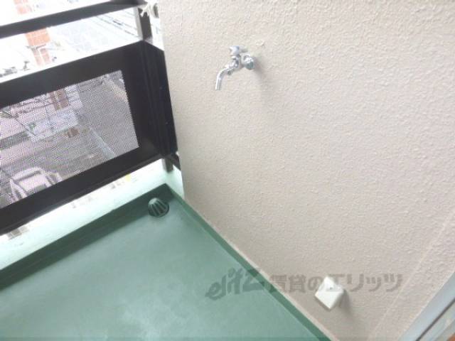 洗濯機置き　ベランダにあります。