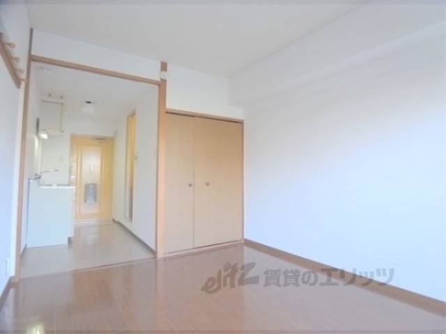 居室　一人暮らしにはちょうど良い広さです