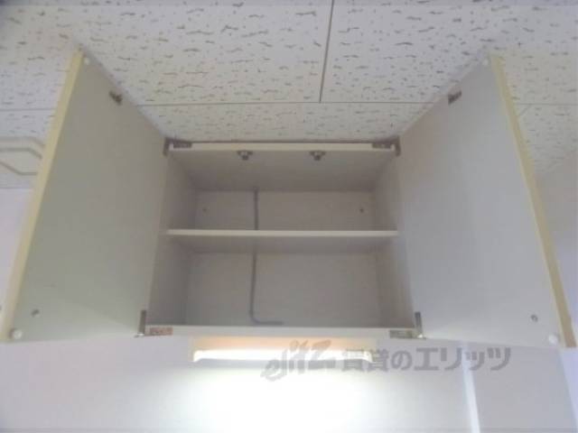 キッチン　上部収納