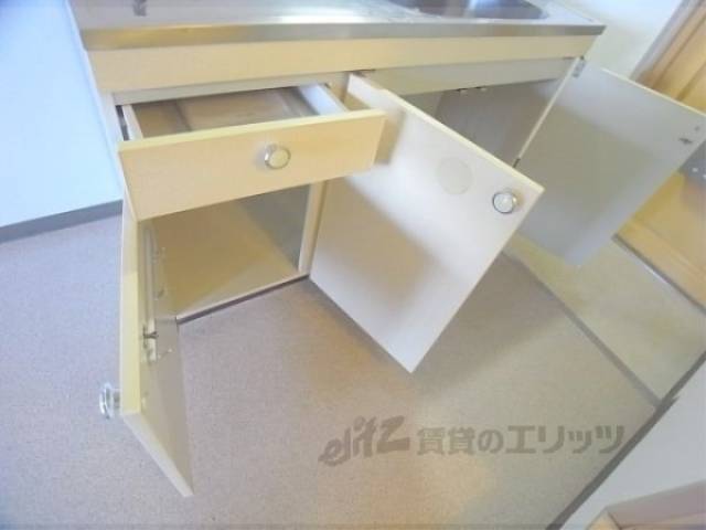 キッチン　下部収納１
