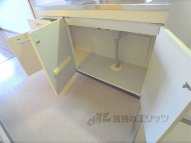 キッチン　下部収納２