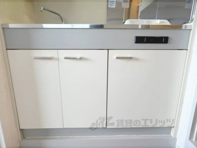 キッチン　収納下部