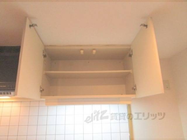キッチン　上段収納