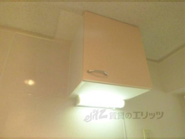 キッチン　上部収納棚