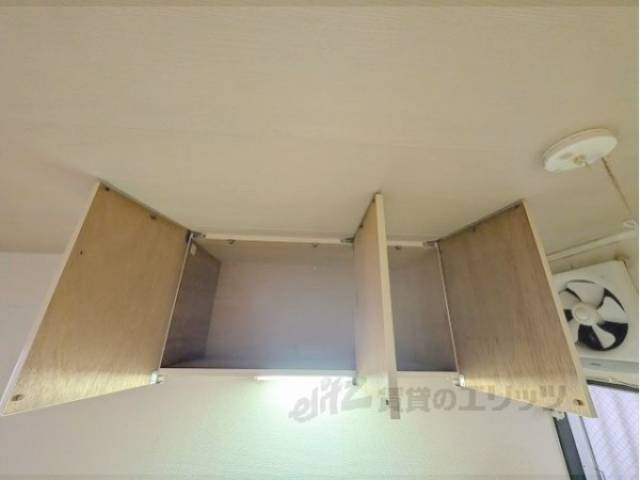 キッチン　上部収納
