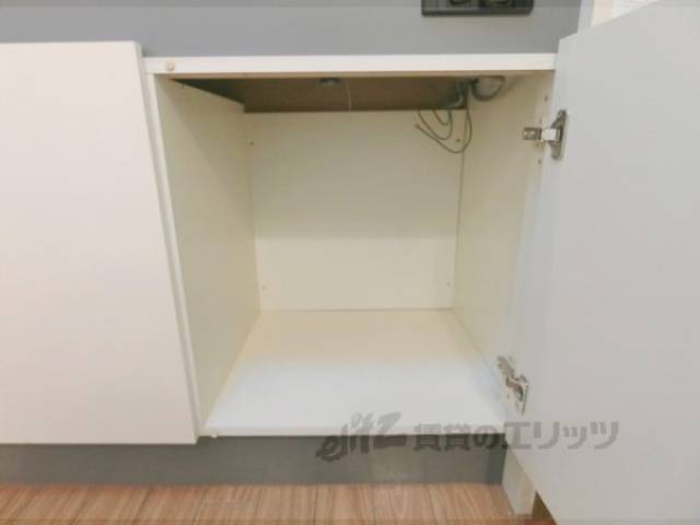 収納　キッチン下収納