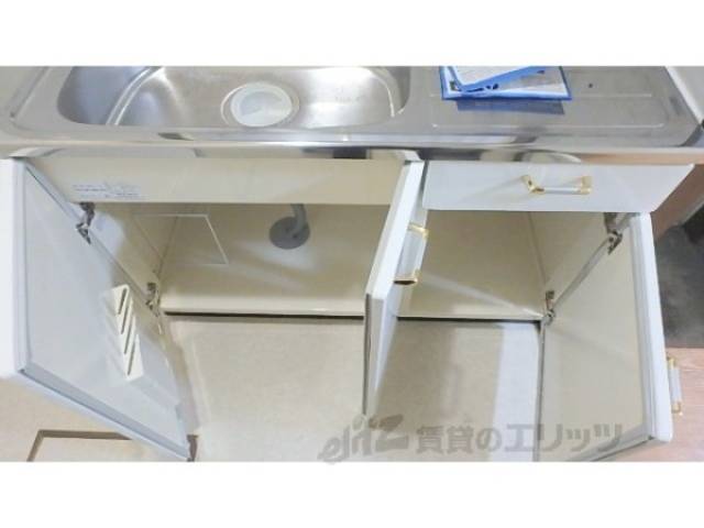 キッチン　収納下部