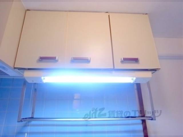 キッチン　上部収納