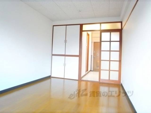 洋室　広さもちょうど良いですよ。