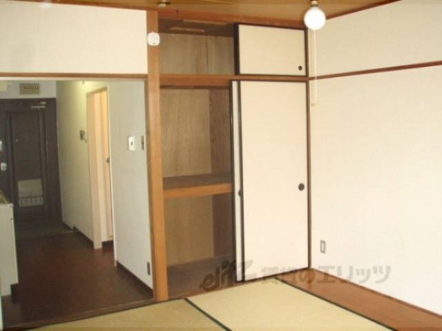 和室　収納