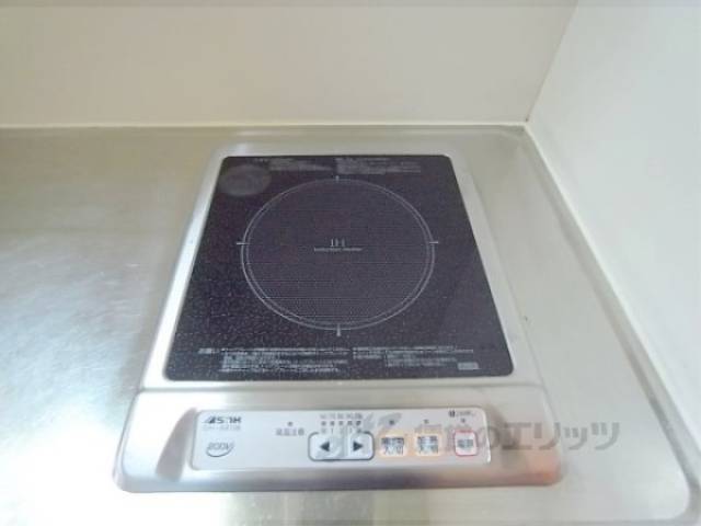 キッチン　コンロ　火を使わないので安心です。