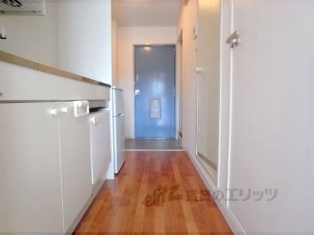 廊下　廊下のフローリングもきれいです。