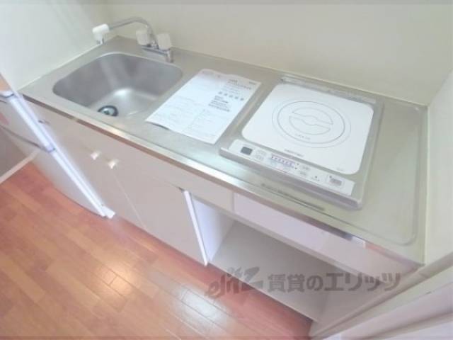 キッチン　調理スペースもしっかり確保されています。