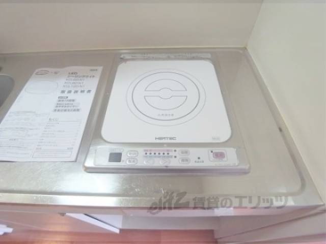 キッチン　コンロ　コンロが備え付いています。