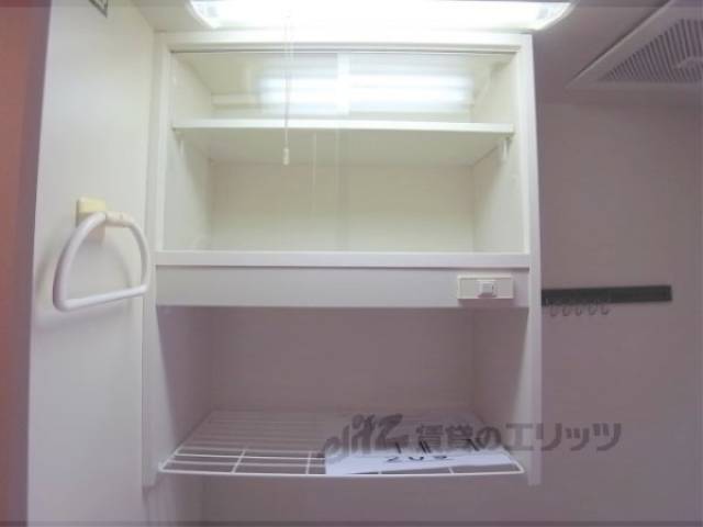 キッチン　上部収納　食器や調味料入れにどうぞ