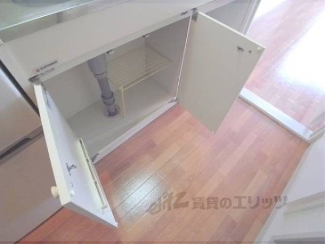 キッチン　下部収納　調理器具入れにどうぞ