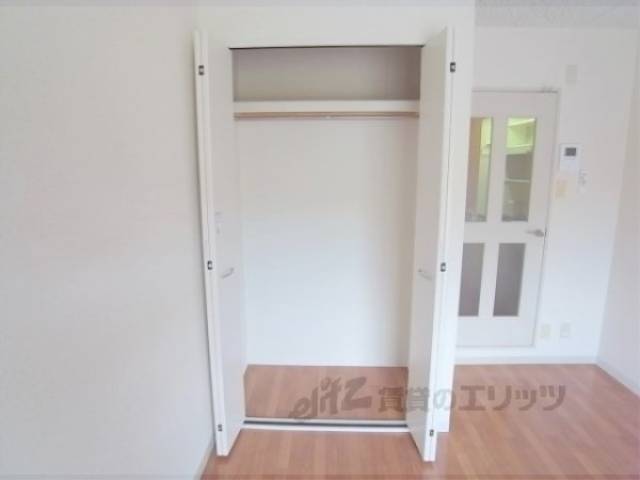 収納　ハンガーかけもあります。