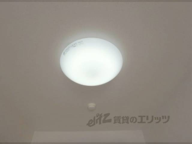 洋室　照明