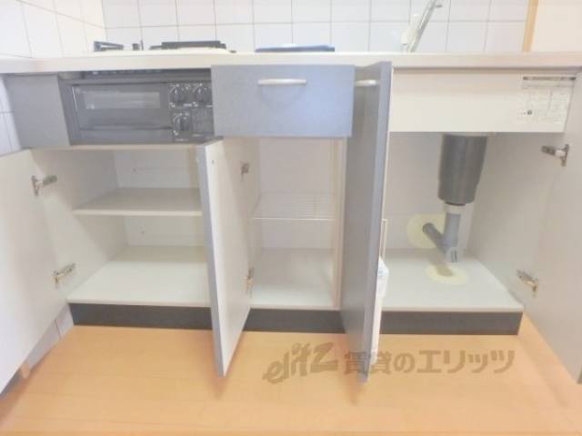 キッチン　収納下