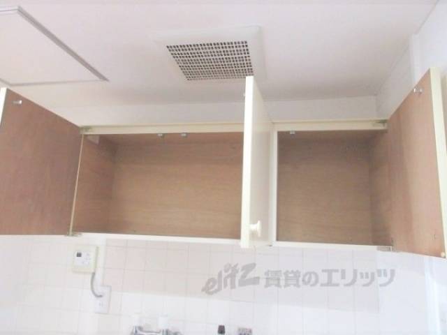 キッチン　上部収納