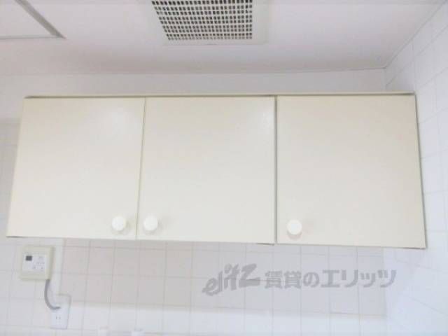 キッチン　上部収納