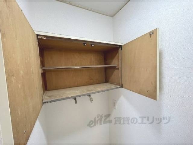 収納　洗濯機上