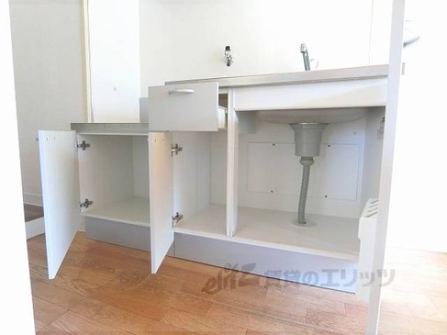 収納　キッチン下