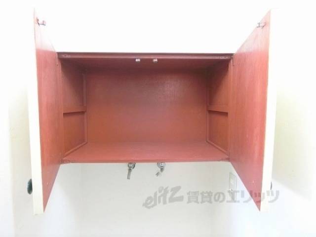 収納　洗濯機置き場上