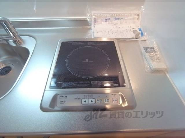 キッチン　たっぷり収納スペースです。