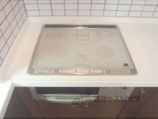 キッチン　ＩＨ３口