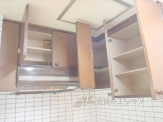 キッチン　上部収納