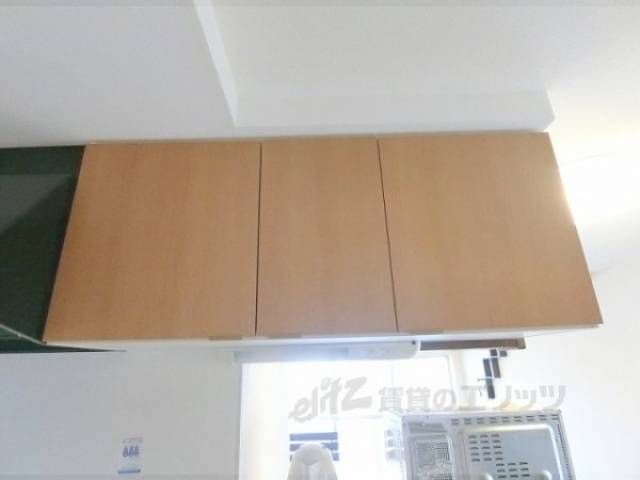 キッチン　上部収納