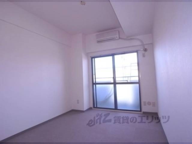 洋室　家具などを工夫すれば広く使えますよ