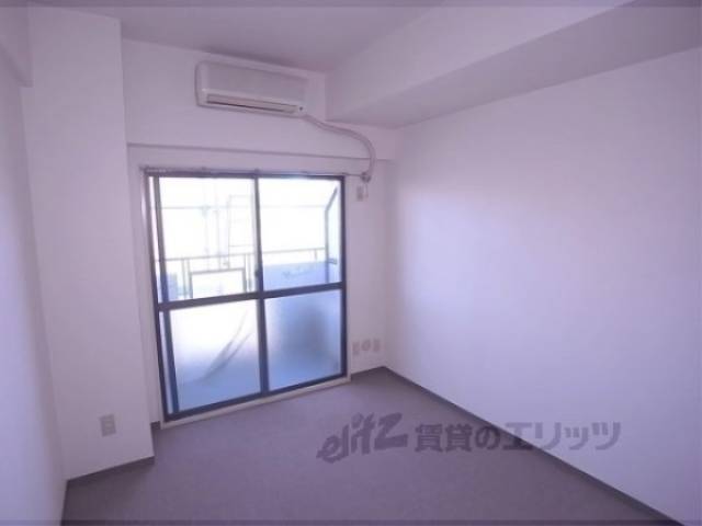 洋室　家具などを工夫すれば広く使えますよ