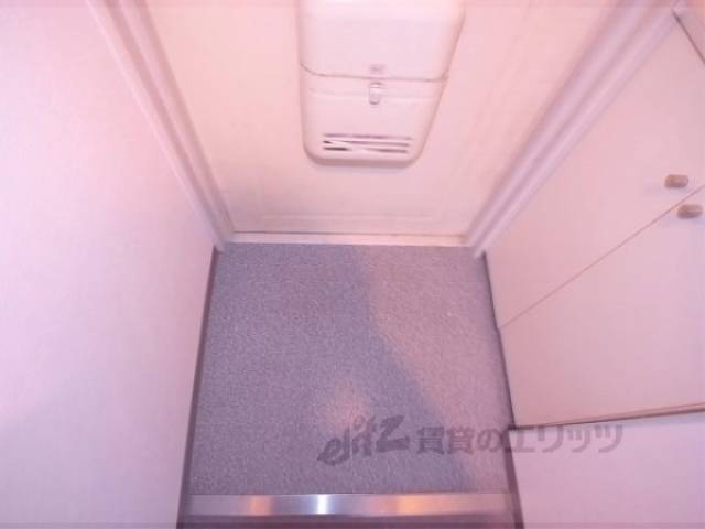 玄関　一人暮らしには十分な広さの玄関です