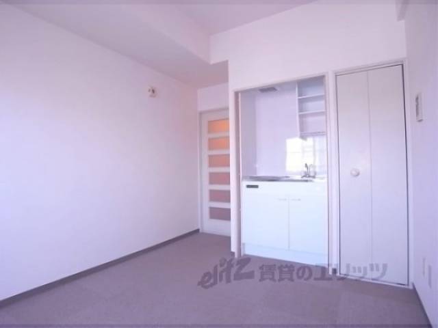 洋室　家具などを工夫すれば広く使えますよ