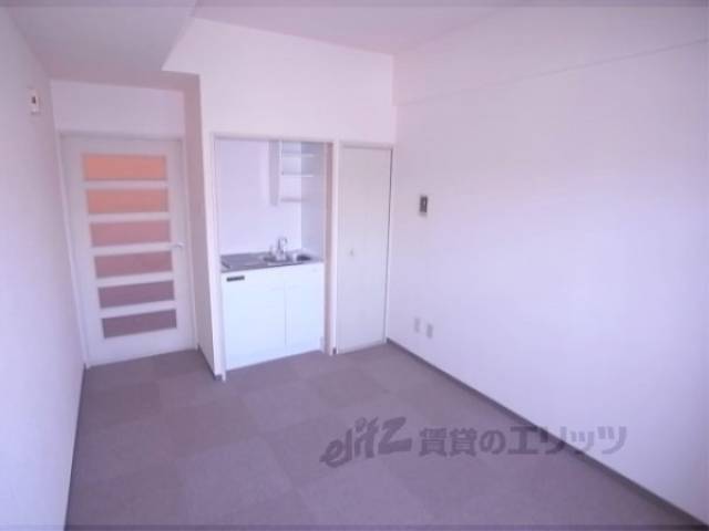 洋室　家具などを工夫すれば広く使えますよ