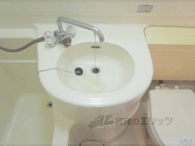 洗面所　洗面台　収納棚の下部
