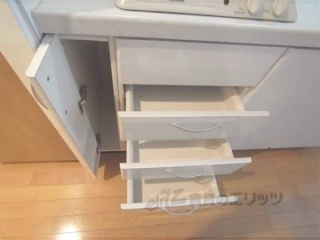 収納　キッチン下部