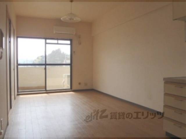 リビング　南向きリビングで家族団らんしましょ