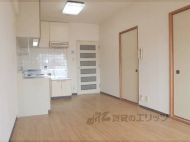 リビング　Ｌ字キッチンでひろびろ