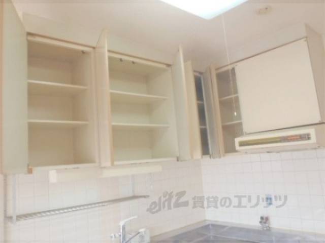 キッチン　上部収納