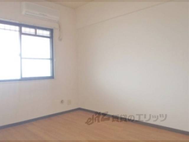 洋室　北向き洋室には窓有り