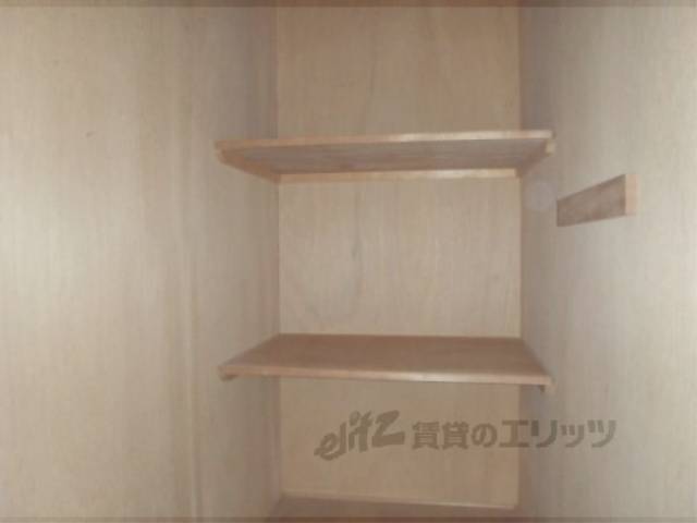 収納　結構奥行き有りますよ