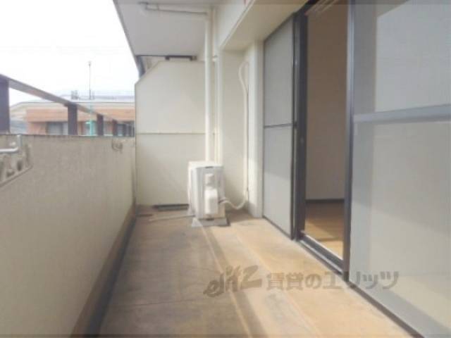 ベランダ　広くて明るいベランダ