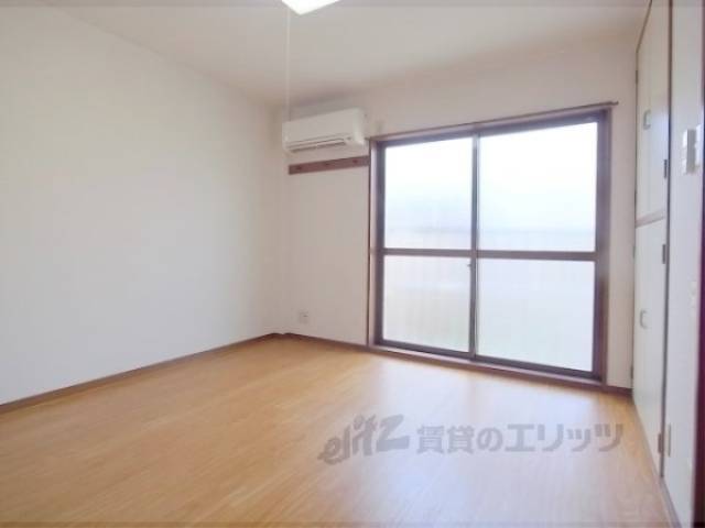 居室　6.7帖のお部屋です。