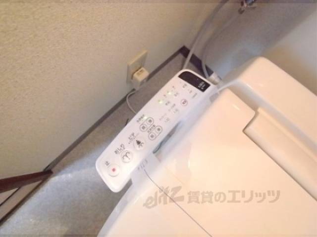 トイレ　なんとウォシュレット付き。