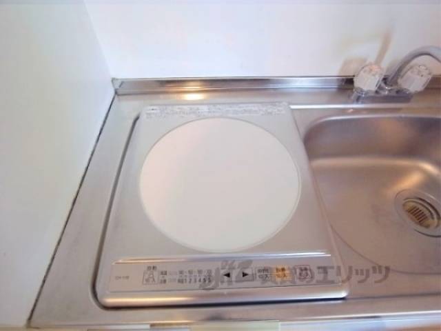 キッチン　コンロ　陽を使わないので安心です。