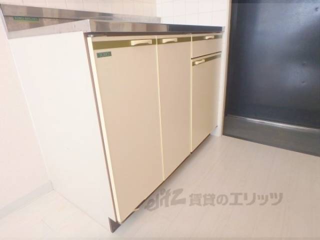 キッチン　下段収納